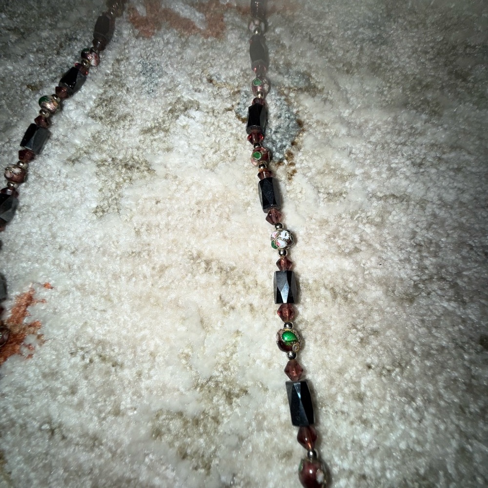 Elegant Black and Gold Magnet Hermatite Beaded Necklace - Picture 4 of 5